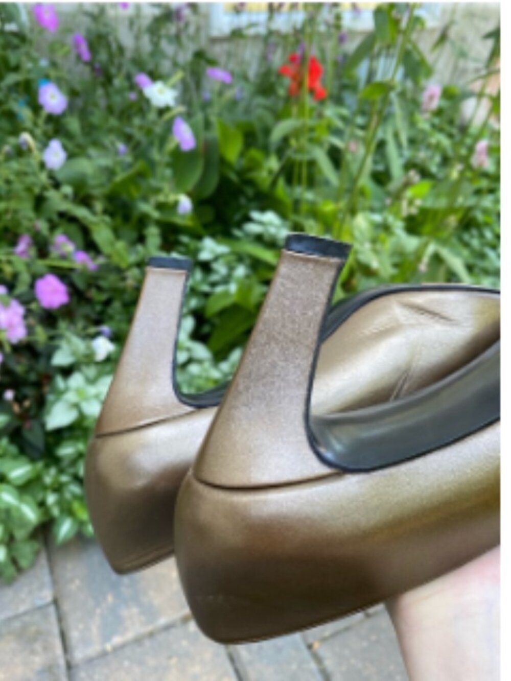 Stuart Weitzman Bronze Metallic Leather Pointed-Toe Pumps — Size 6 Summer Sale - Picture 7 of 9